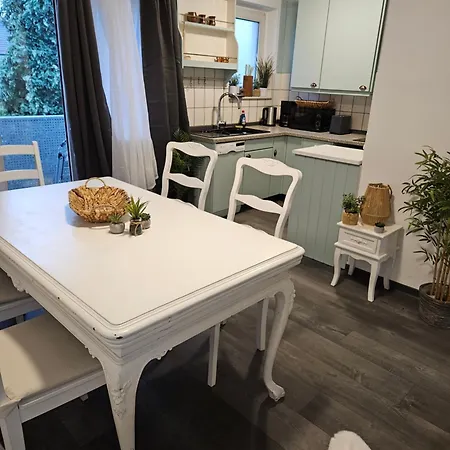 Large - Modern & Fully Equipped - Near Fair Apartmán *