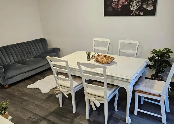 Large - Modern & Fully Equipped - Near Fair