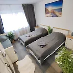 Large - Modern & Fully Equipped - Near Fair קלן